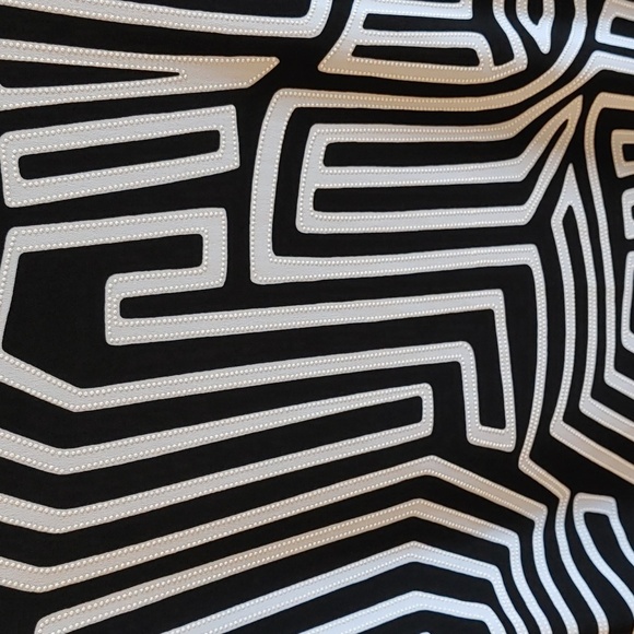 🌻Scorpio Black & White Graphic Midi Dress - Picture 2 of 7